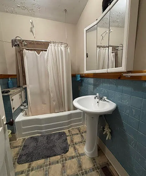 823 College Ave — Photo 13