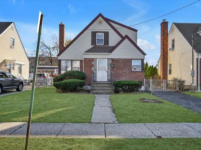 1516 Washington Avenue, New Hyde Park, NY, 11040