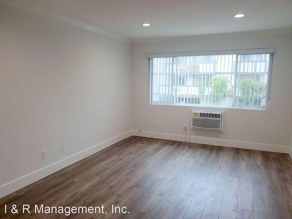 1st image of 13850 Victory Blvd APT 204