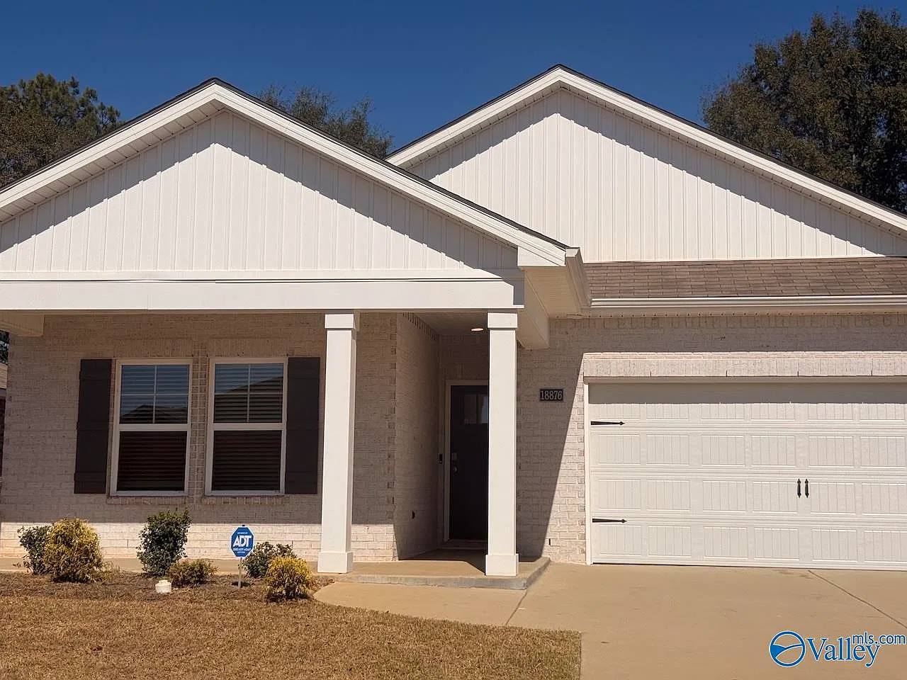 5 bed, 2.5 bath, 2092 sqft, $2,075 — Photo 1