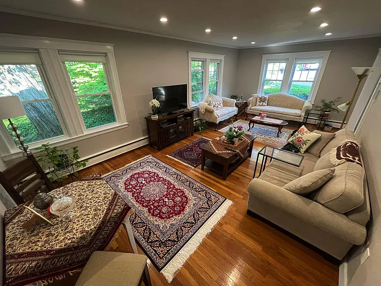 Living room. The furniture in this picture is not included.