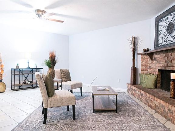 3rd image of 10031 Deer Hollow Dr