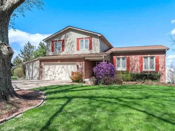 661 Coster Ct, Hinckley, IL 60520