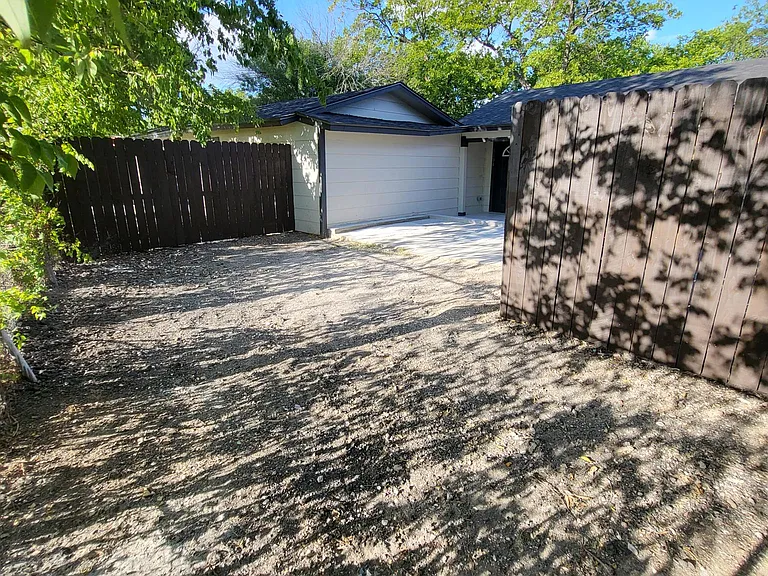 2417 Castroville Rd #1104 — Photo 25