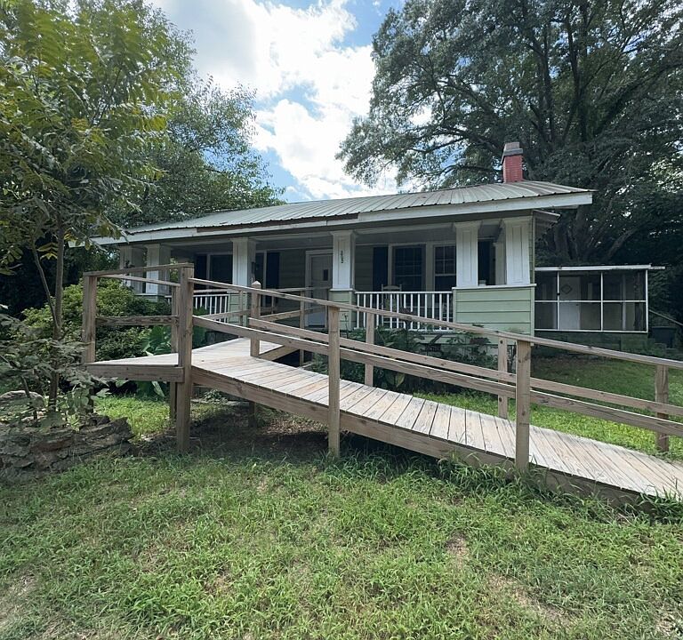 1st image of 205 Louisiana St