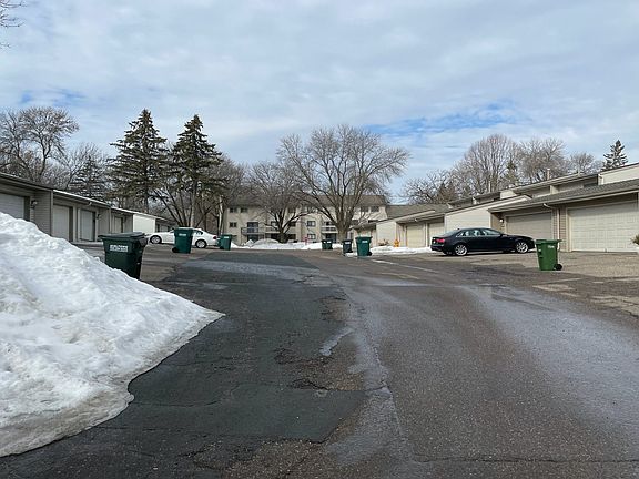 4th image of 5585 E Oberlin Cir NE