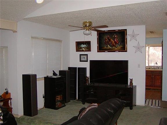 4th image of 506 Meadowglen Dr