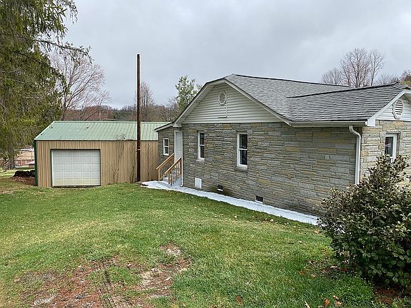 3rd image of 109 Beverly Ave SW