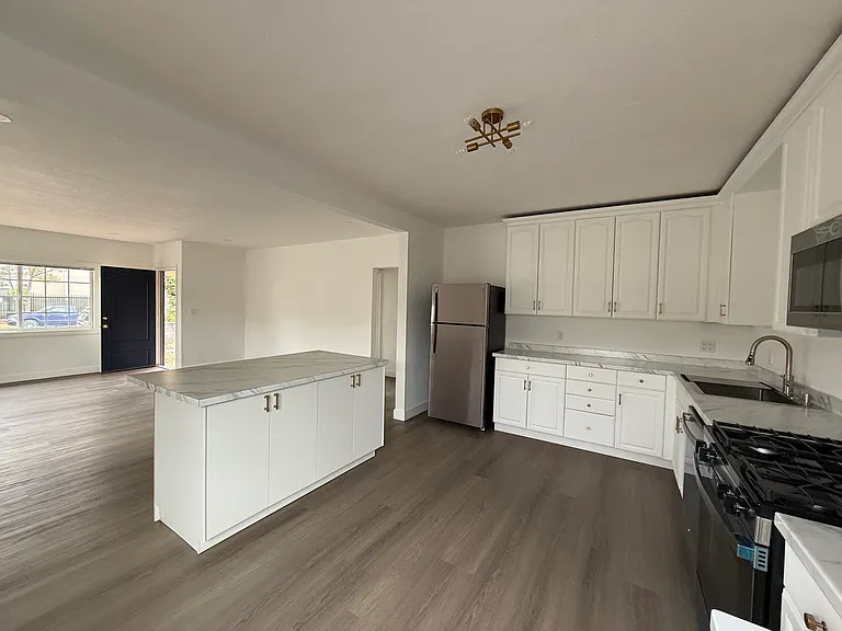 127 W 5th Ave #A — Photo 9