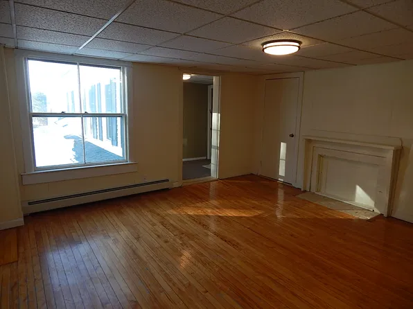 115 Portland St APT 3, Yarmouth, ME 04096