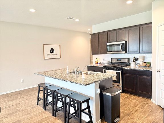 5th image of 3939 Country Club Dr