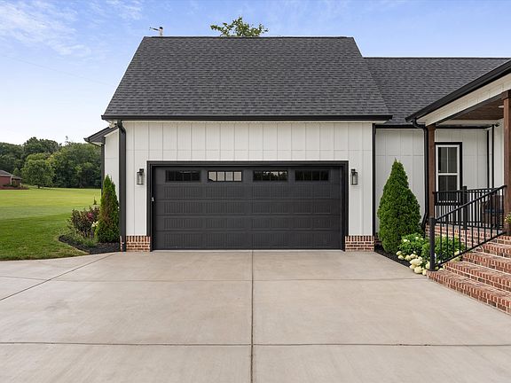 5th image of 350 Thoroughbred Ln