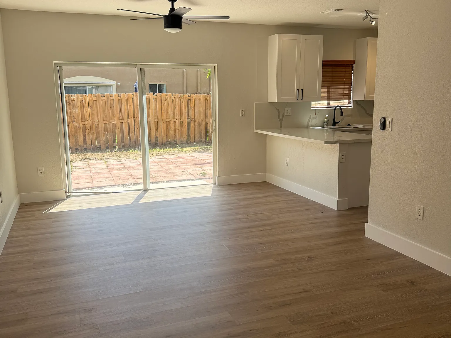 3 bed, 2.5 bath, 1289 sqft, $2,850 — Photo 3