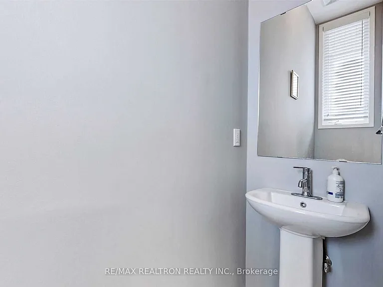 76 Genuine Ln — Photo 22