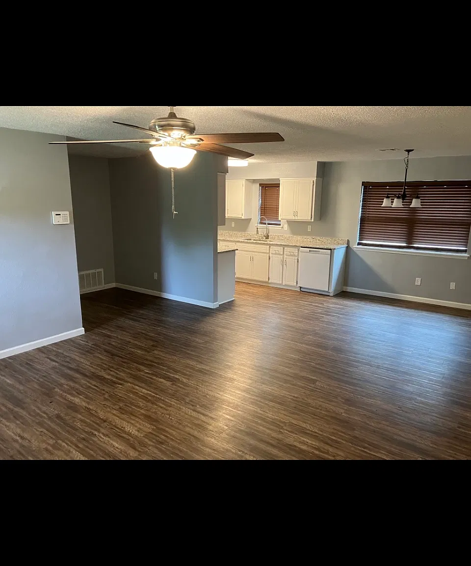 4 bed, 1800 sqft, $1,500 — Photo 2