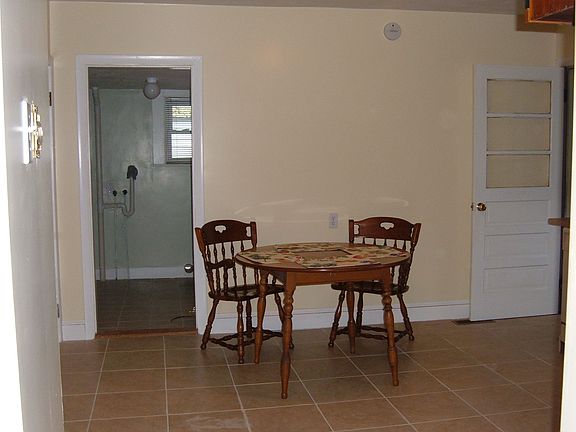 Large Eat-in Kitchen