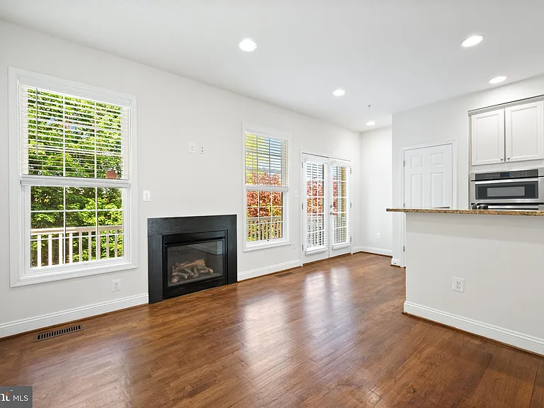 8342 Broderick Cir — Photo 13