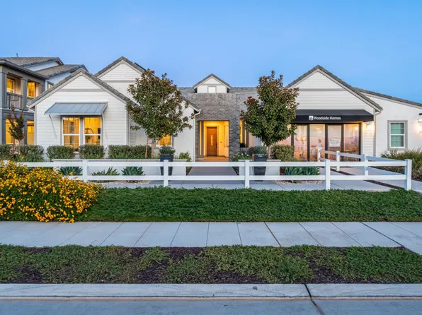 1681 N Shirley Ave, Clovis, CA 93619