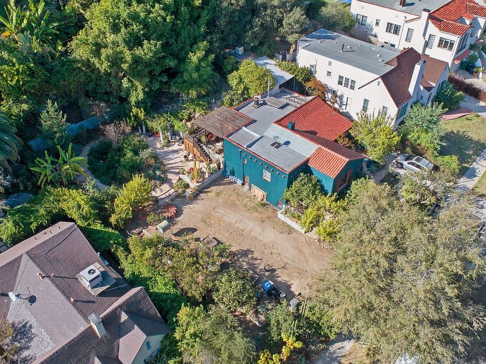 1st image of 1979 N Alexandria Ave