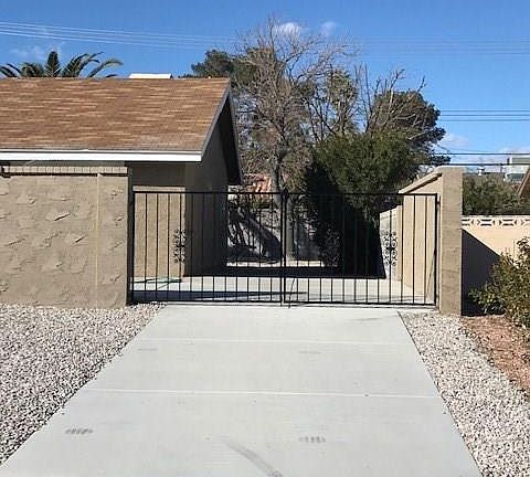 3rd image of 3416 El Cortez Ave