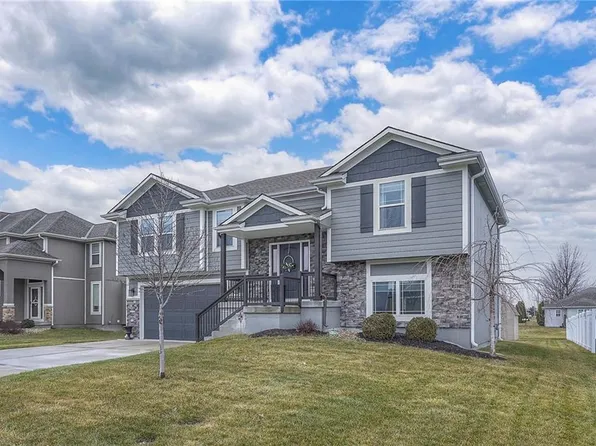 812 S Sunset Ln, Raymore, MO 64083