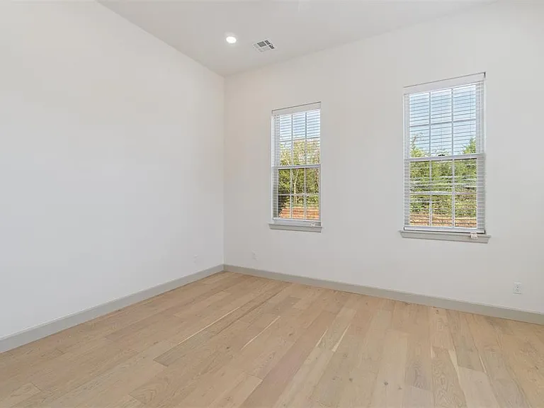 18835 Selah Way — Photo 26