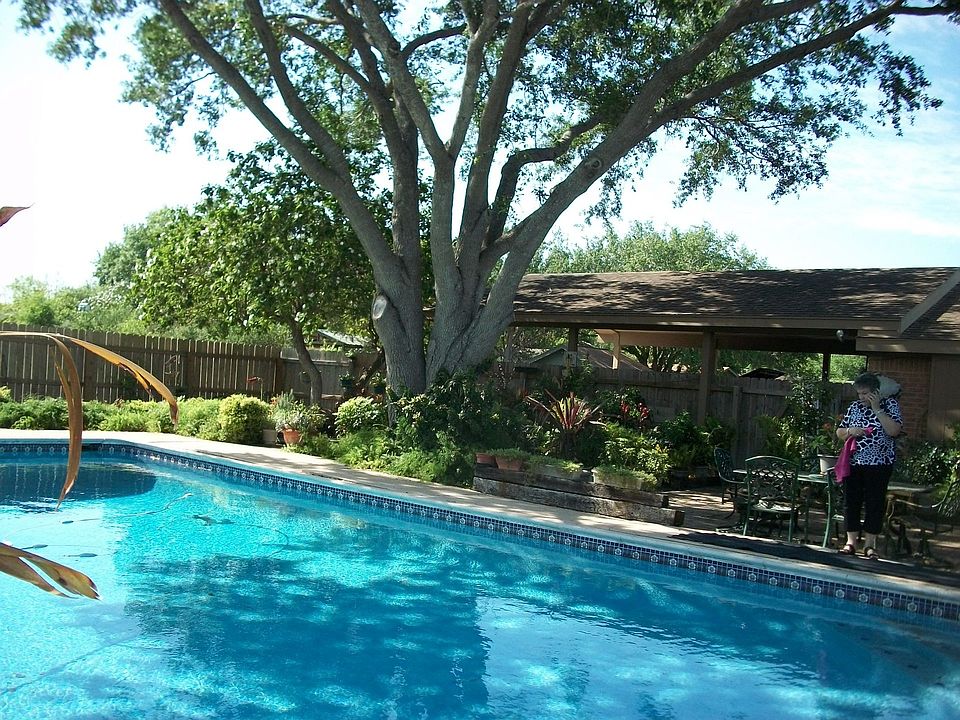 2nd image of 1709 Hickory Ct