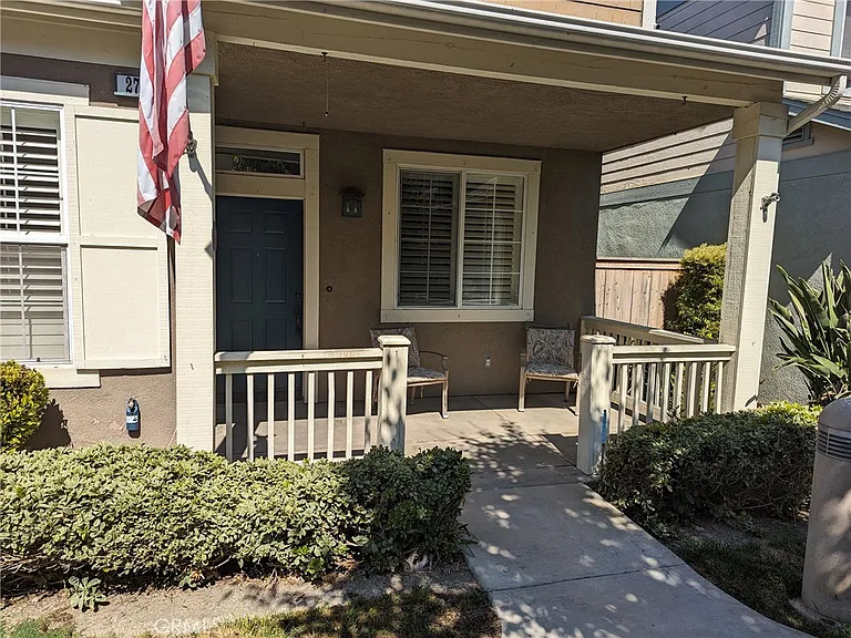 27 Picket Ln — Photo 2