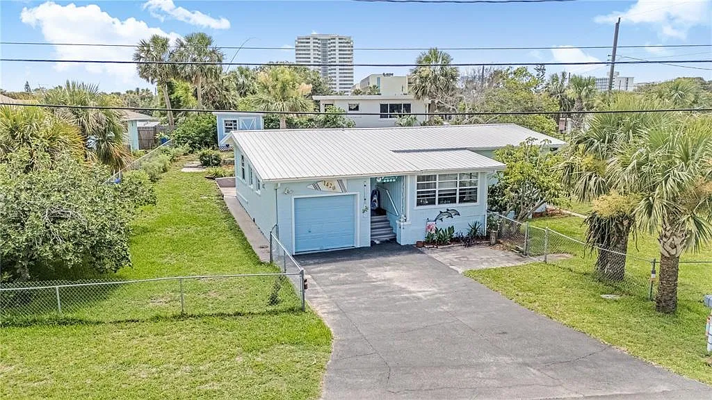 3 bed, 1.5 bath, 1186 sqft, $2,100 — Photo 2