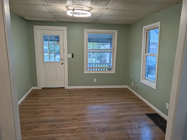 9 Thomas Ct #9 — Photo 4