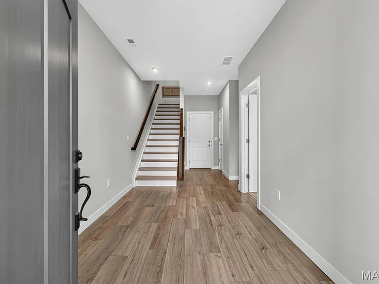 8933 Eager Rd — Photo 29