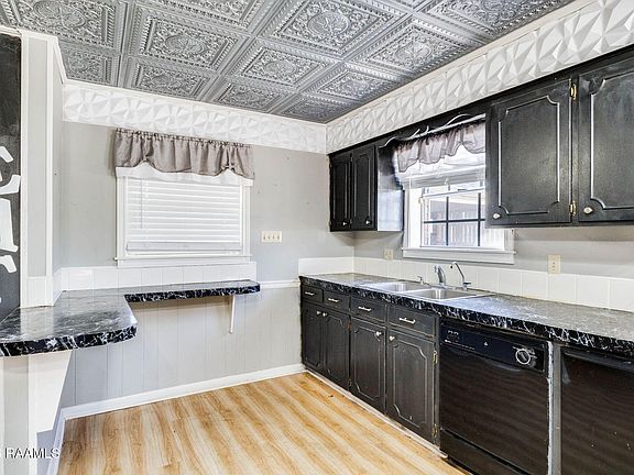 4th image of 1701 Wilson Dr