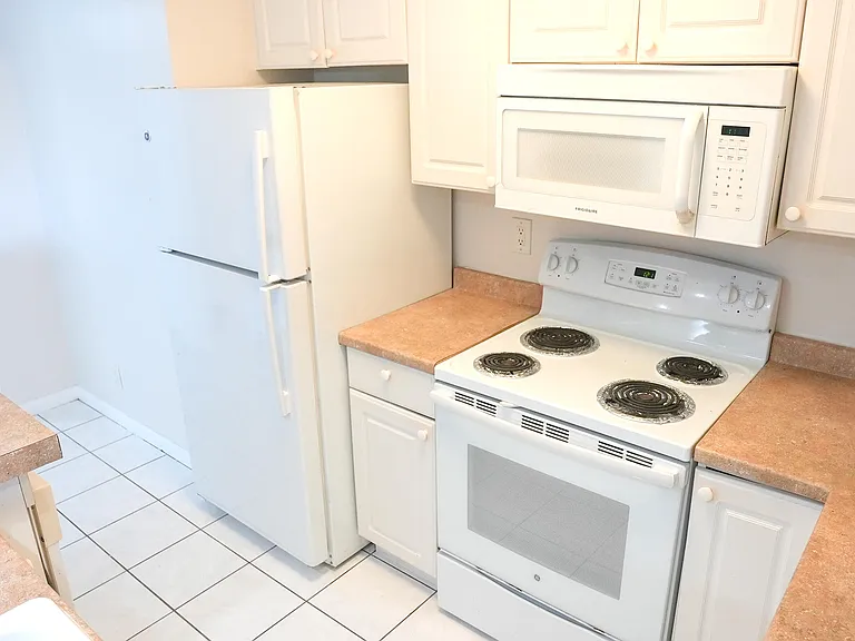 2112 S Cypress Bend Dr #404 — Photo 6