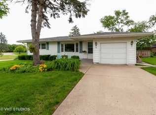 915 Oeffling Ct, McHenry, IL 60051
