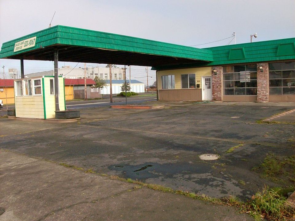 2nd image of 905 Simpson Ave