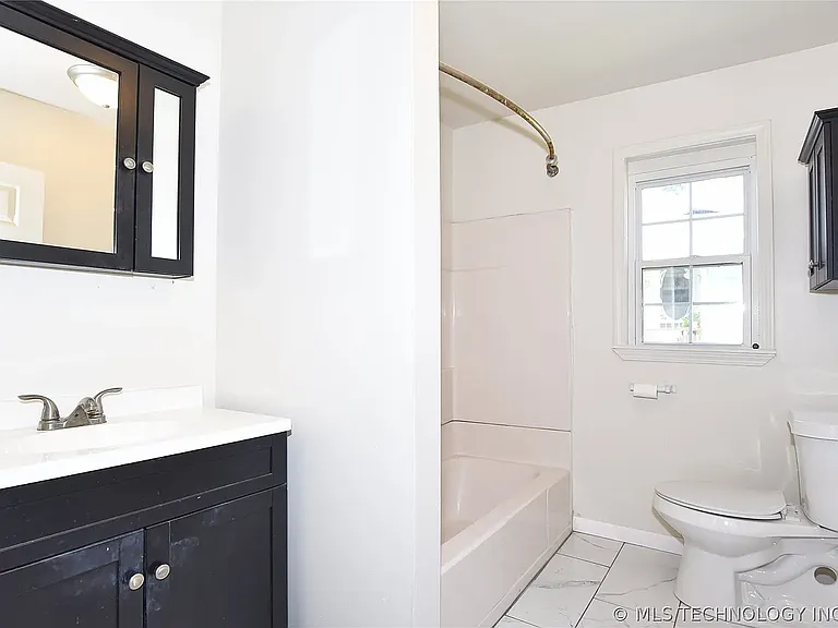 535 E Oak St — Photo 20