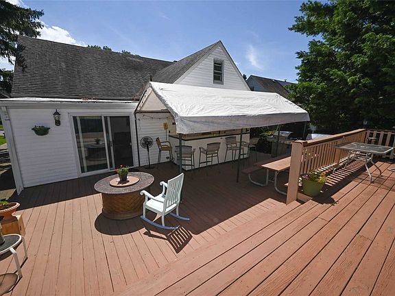 5th image of 720 Iris St
