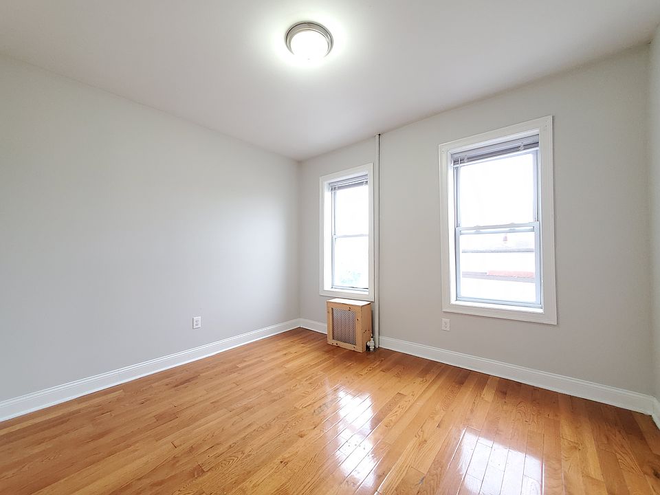 2nd image of 943 Pavonia Ave #32E