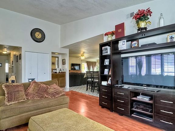 4th image of 729 Anza Way