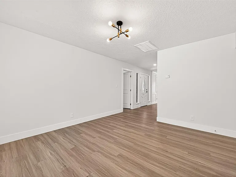 2730 Blue Glen Ln — Photo 15