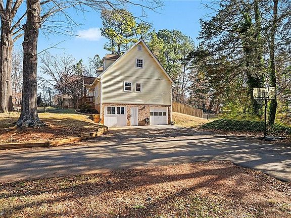 3rd image of 4010 Gracemont Dr