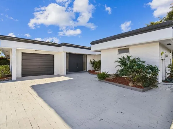 5704 S Travelers Palm Ln, Tamarac, FL 33319