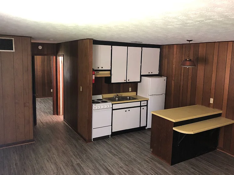 607 College St SW — Photo 4