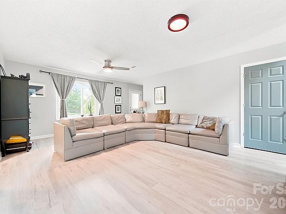 4th image of 717 2nd Street Pl SW