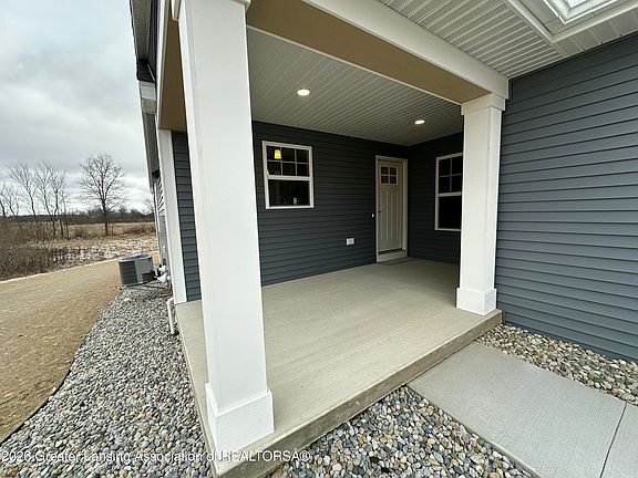 2nd image of 1465 Superior Dr #17