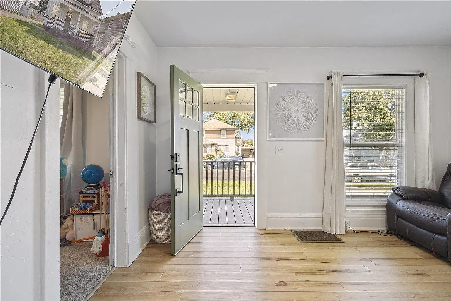 2 bed, $1,550 — Photo 2