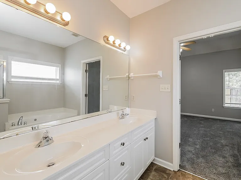 10076 Sutton Ridge Ln — Photo 12