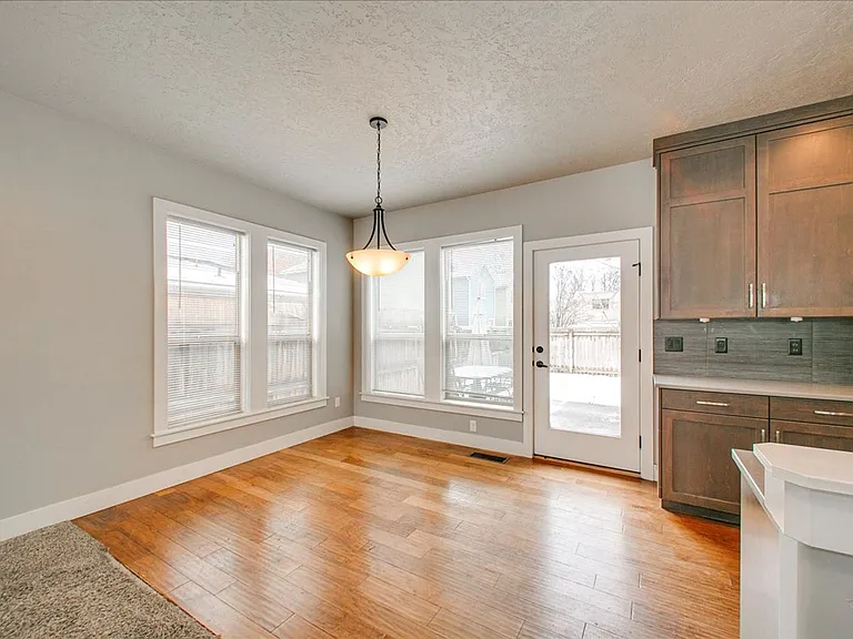 3313 Dewey St — Photo 10