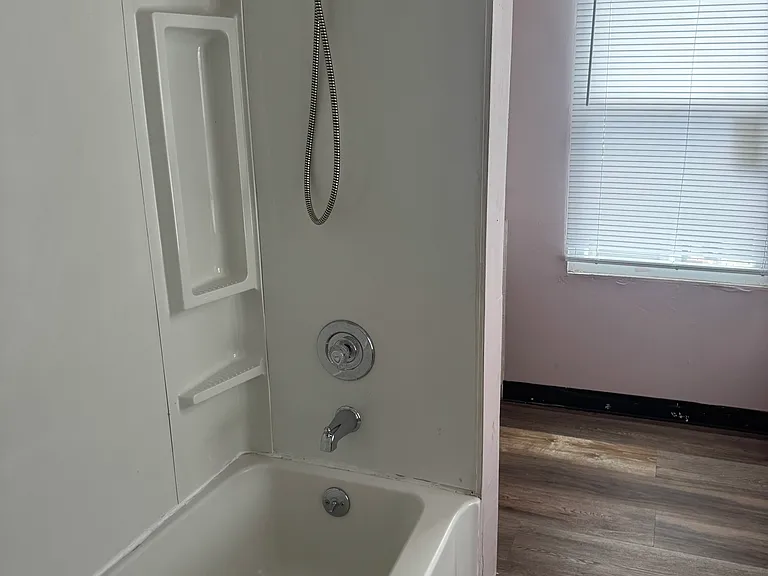 1032 Green St — Photo 9