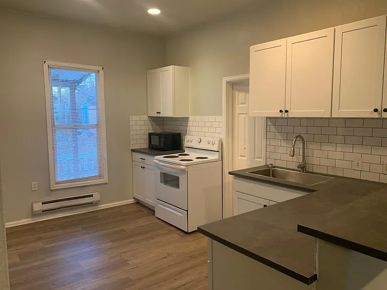 115 N Walnut St #B — Photo 3